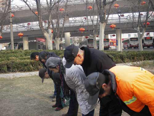 鄭州人民廣場 <wbr> <wbr>給毛主席拜年！